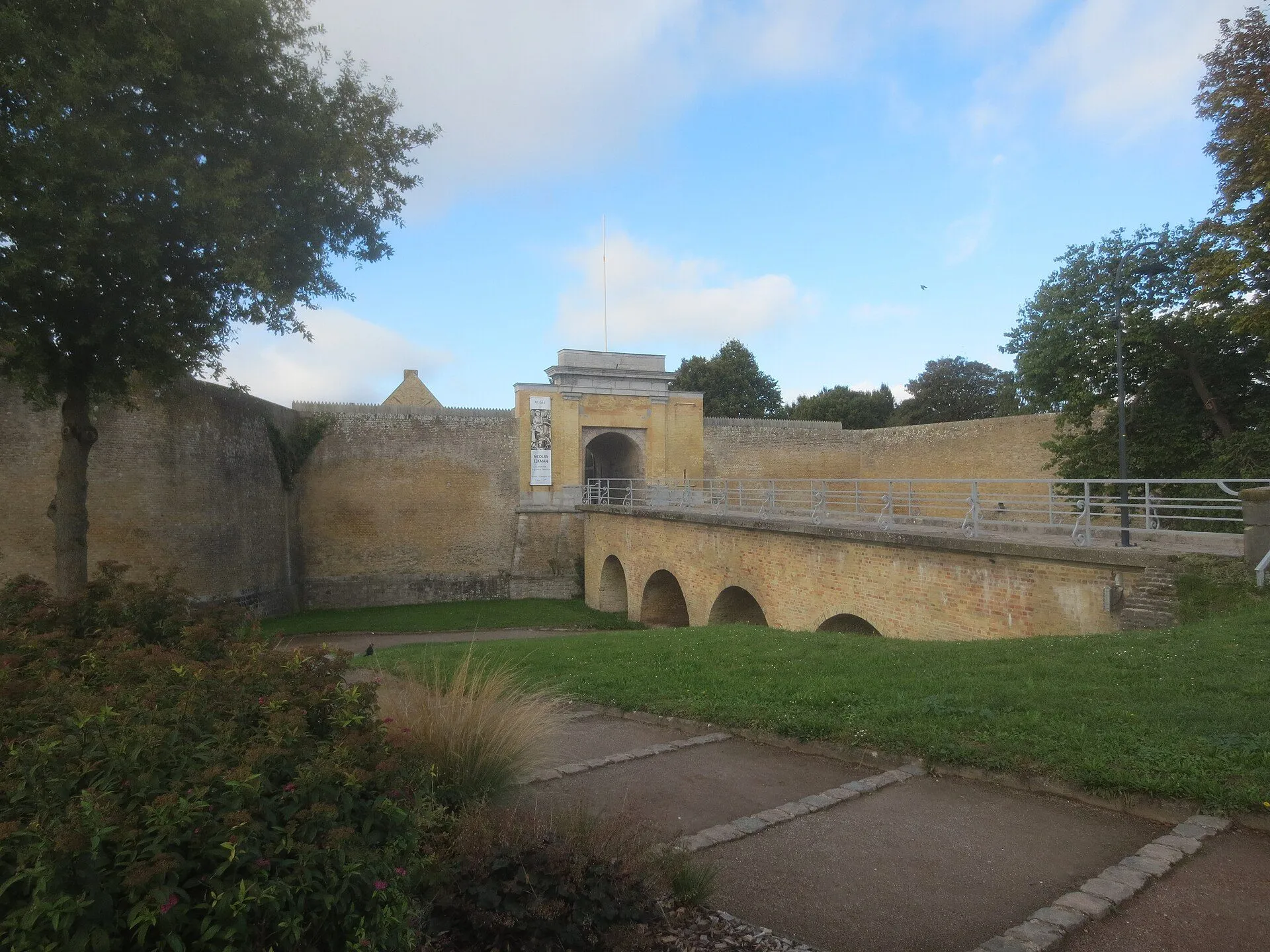Die Vauban-Festungsanlagen von Gravelines, ihre Gräben und Backsteinmauern
