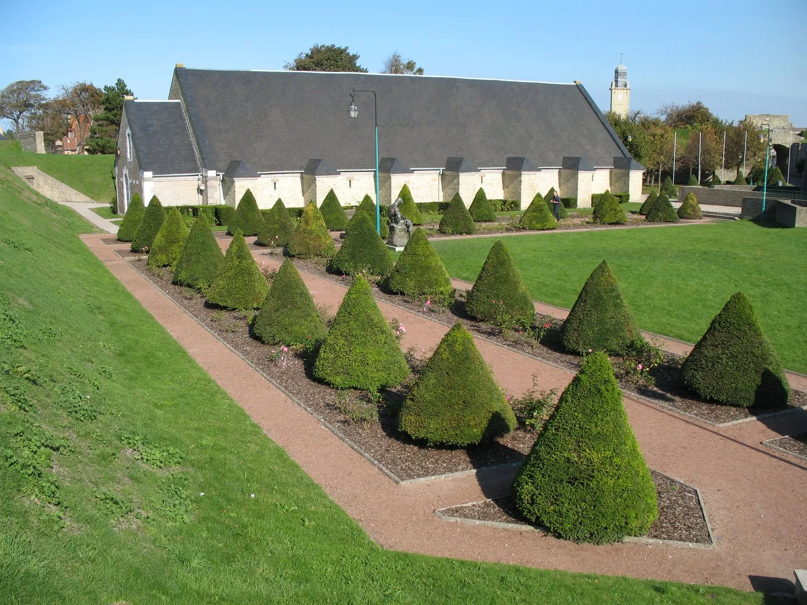 Das ehemalige Schloss-Arsenal von Gravelines und seine Gärten