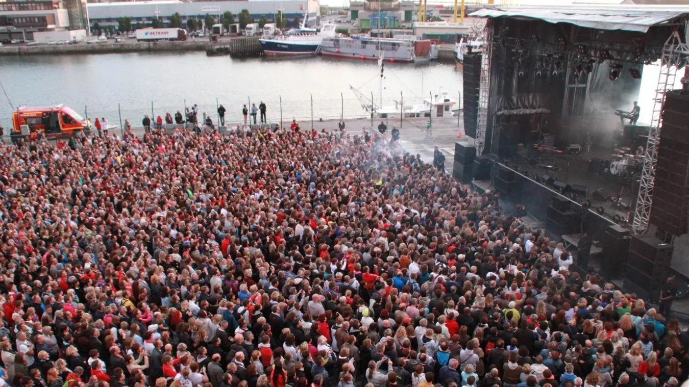 La foule du festival vue depuis la scène