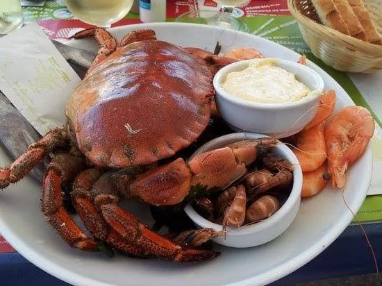 Een bord met krab en langoustines