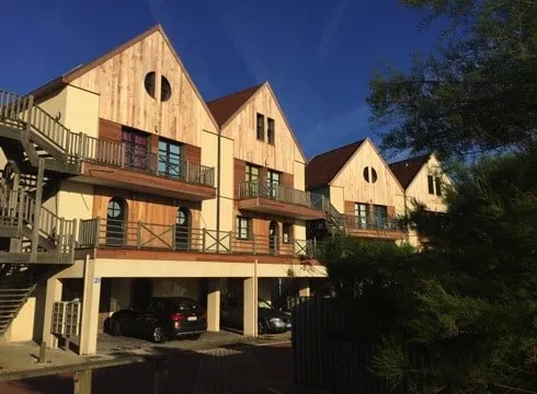 Un hôtel en bord de mer