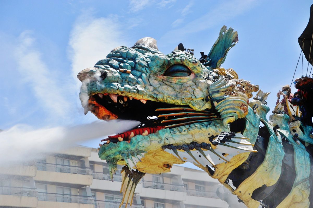 Drache von Calais auf der Uferpromenade