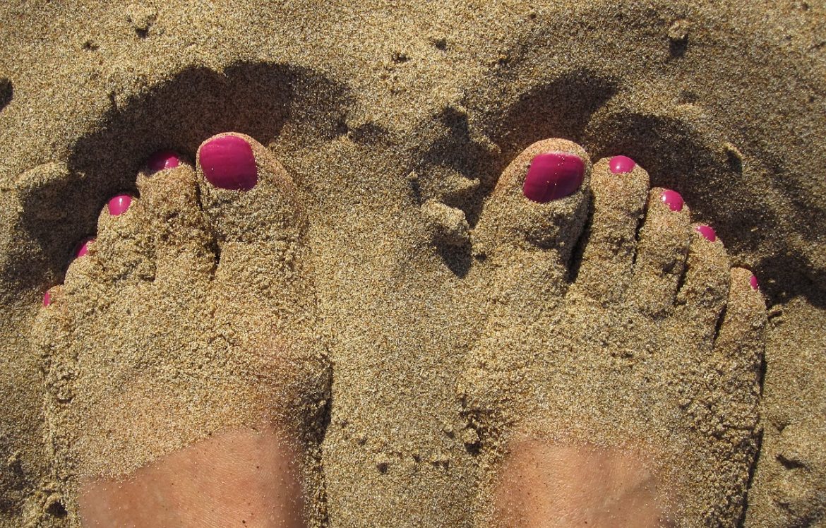 pieds dans le sable cet été sur les plages de la cote d'opale